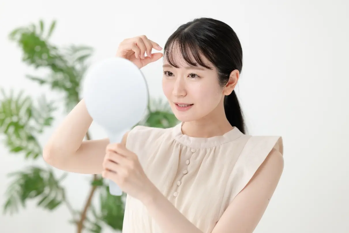 前髪が割れる原因と対処法!正しいセット方法や基本のケアを紹介